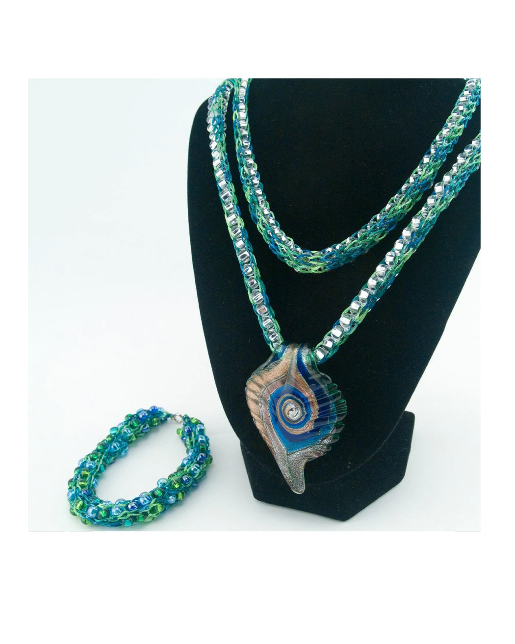 French Knitter - Zipper and Thread