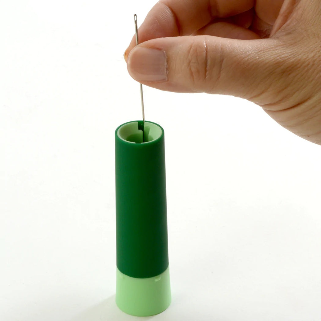 TWIST N SELECT NEEDLE STORAGE TUBE - Zipper and Thread