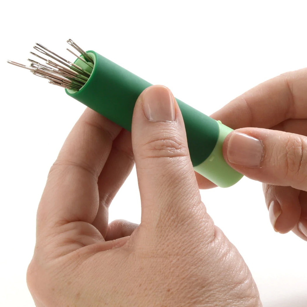 TWIST N SELECT NEEDLE STORAGE TUBE - Zipper and Thread