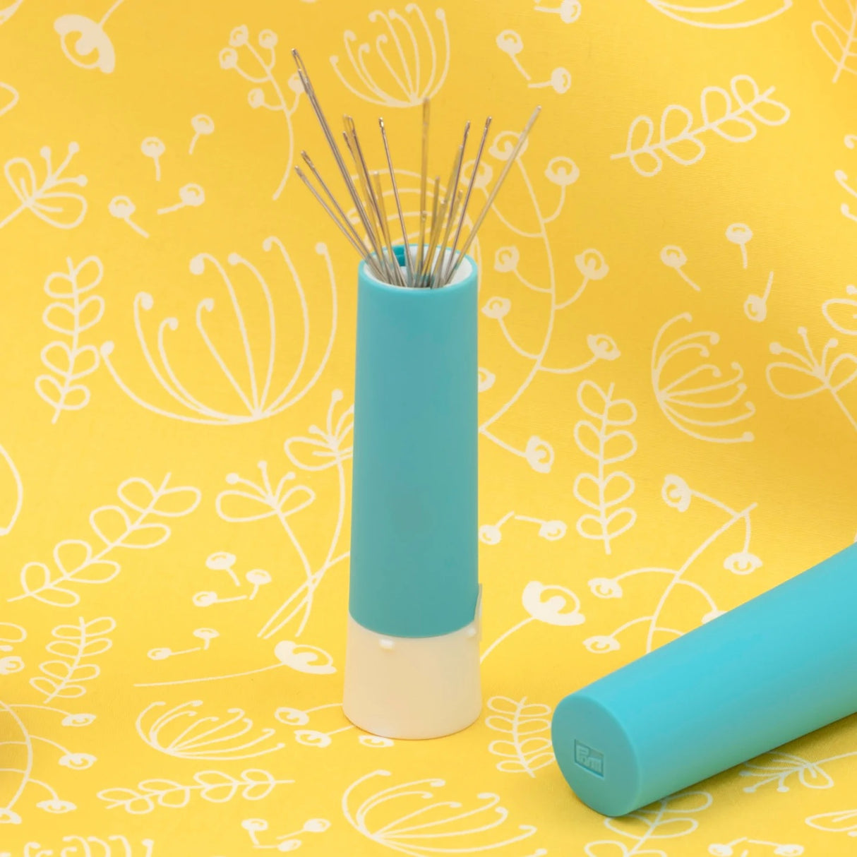 NEEDLE TWISTER WITH 19 HAND NEEDLES - Zipper and Thread